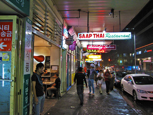 サープ・タイ（Saap Thai）の入口